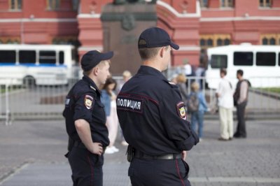 Арестуваха млада рускиня за песни срещу Кремъл 