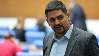 Радостин Василев: Управляващото мнозинство се е изпокрило