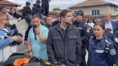 Пускат задържаните за търговия с гласове в Огняново 