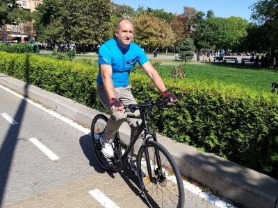 Калоян Методиев призна: Аз организирах "папарашките" снимки на Радев с колело