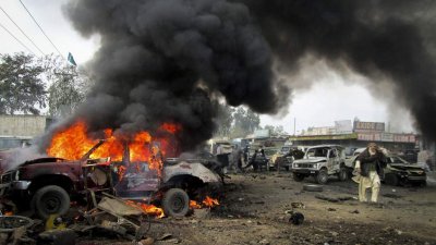 Седем войници загинаха при самоубийствен атентат в Пакистан