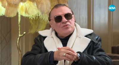 Таксиджии и лелички на тоалетните редовно отказвали да вземат пари от Васил Найденов