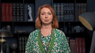 Искра Онцова става адвокат с 300 долара