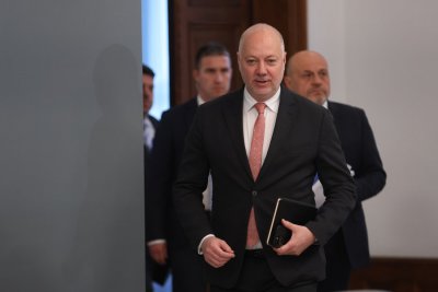 Желязков преговаря с БСП, ИТН и ДПС за нов кабинет или избори