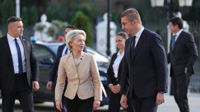 Урсула в Скопие: Българите трябва да бъдат вписани в Конституцията