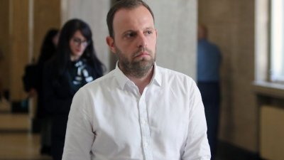 Правосъдният министър назначи охрана на нападнатия прокурор и семейството му