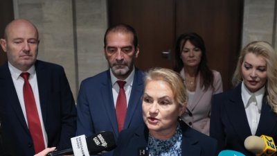 "Величие": "Лукойл" се готви за политически контрол при смяна на собствеността 