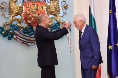 Президентът връчи орден „Мадарски конник“ първа степен на почетния консул на България в Хесен