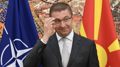 Македонски политици ревностно крият българските си корени и гражданство