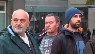Днес сме ние, утре си ти: Граждани протестираха срещу фалшивите полеви тестове (ВИДЕО)