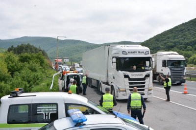 За 2 дни: АПИ захлеби с близо 2 млн. лева от шофьори на претоварени камиони