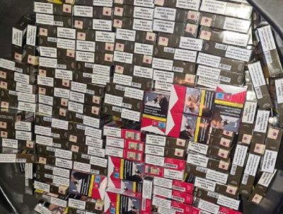 Спипаха 20 000 къса контрабандни цигари в багажи за полет до Великобритания
