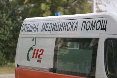 Челен удар между кола и камион затруднява трафика край Пловдив