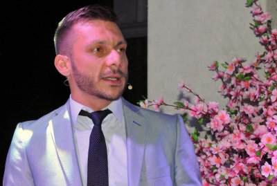 Арестуваха известен доктор и актьор, вързали и дрогирали 20-годишно момче