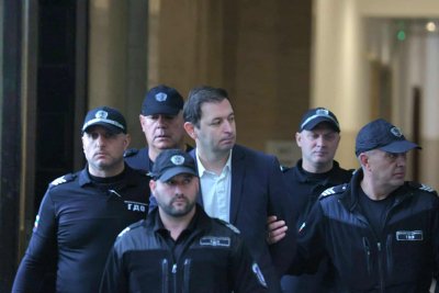 Върнаха Никола Барбутов в ареста