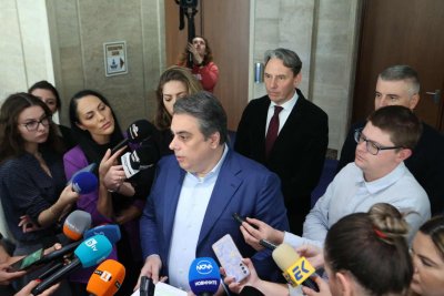 Асен Василев: Правителството излъга младите лекари