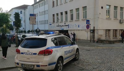 Евакуираха училище в Бургас заради бой между ученички