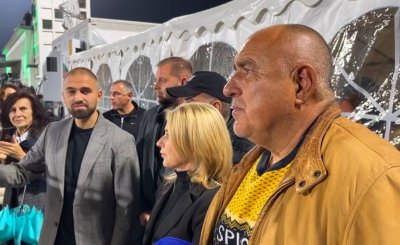 Борисов на стадиона в Габрово: Какво още искате, ето трева, лампи и писта