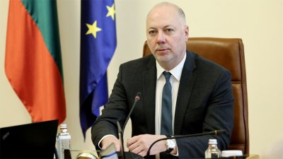 Росен Желязков най-накрая свика кабинета на заседание