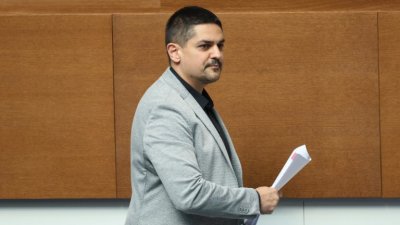 Радостин Василев към депутатите на Ивелин: До три дни ще приключа "Величие"