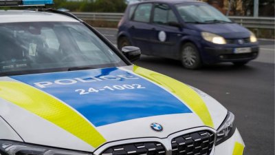 Полицаи помогнаха на шофьор в критично състояние на магистрала „Тракия“