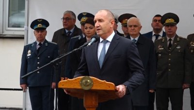 Президентът приветства новите лейтенанти от ВВУ "Н. Й. Вапцаров"
