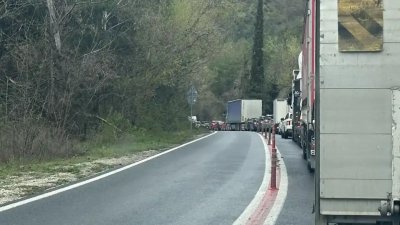 Внимание: Катастрофа блокира Кресненското дефиле