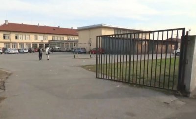 Майка от скандалното 94-о в "Христо Ботев": Пребиха сина ми като куче!