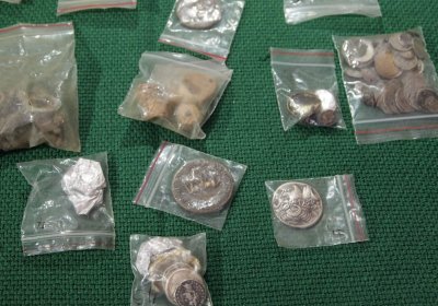 Откраднаха 100 сребърни монети от дядо в Априлци