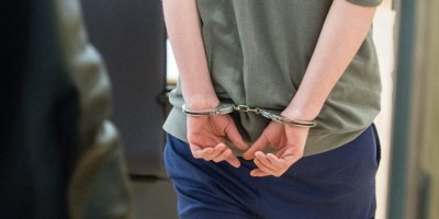 Задържаха 26-годишна жена, пребила майка си в „Люлин“