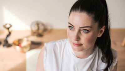 Само в Lupa.bg: Скандална министерска любовница се пропи и заголи цици в мрежата (18+)