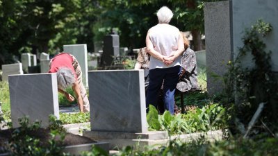 Пускат допълнителен транспорт в София за Архангелова задушница