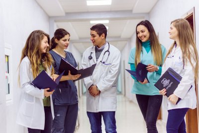 Ето какви заплати ще получават младите лекари