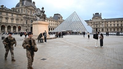 Обирът в Лувъра: Двамата арестувани са направили частични самопризнания