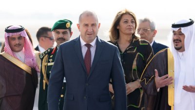 Румен Радев си побъбри с наши в Саудитска Арабия