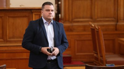 Съветът за управление заседава за ротацията на шефа на НС