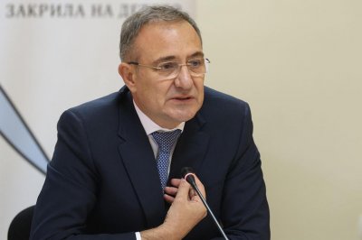 Минималната заплата може да е под 1213 лв., подсказа Гуцанов