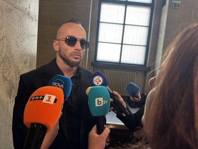 Гръцкият модел Анастасиос в съда: Актьорът Росен Белов заведе насилвания Георги на гей партито у д-р Хасърджиев