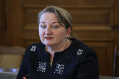 ИЗВЪНРЕДНО: Минималната заплата все пак става 620 евро