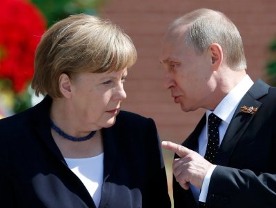 ИЗНЕНАДАНИ?!? Копейката Меркел накарала украинците да дадат Крим на Путин