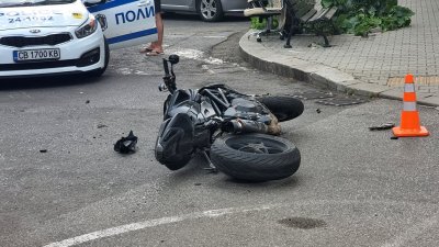 Моторист е в кома след тежка катастрофа на бул. "България"