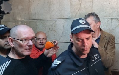 Само в Lupa.bg: Английският пастор, блудствал с 14 деца в Сливен, започна гладна стачка в ареста