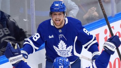 Джон Таварес с гол №500 при успех на Торонто