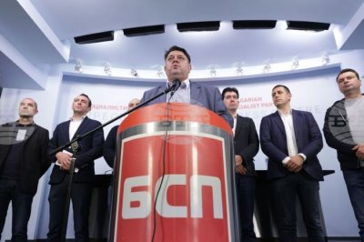 "Позитано" 20 се тресе: Опозицията в БСП надига глава