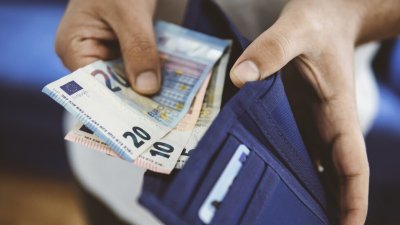 Заложиха я в бюджета: 605 евро става минималната заплата от 1 януари