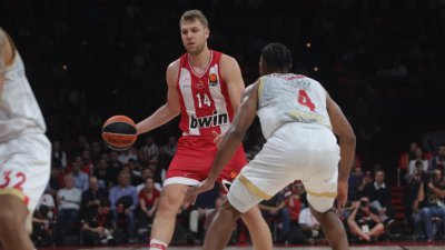 Везенков и Олимпиакос паднаха, Апоел наказа Партизан в София