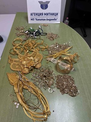 Златни накити, скрити в кисело мляко, откриха митничари на "Капитан Андреево"