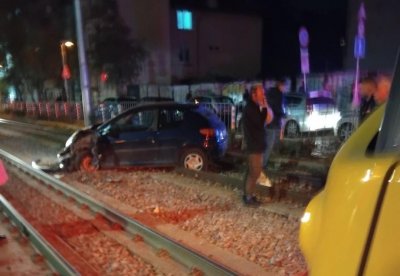 Шофьор катастрофира на трамвайните релси до „Пирогов“