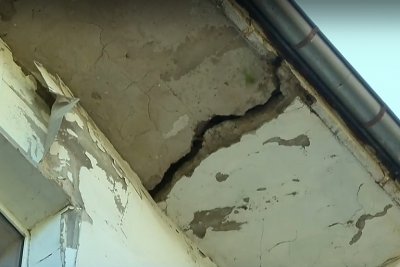 "Доброволно предайте ключовете": Хората от напукан заради метрото блок са притеснени от мародери