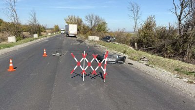 На Задушница: Млада жена загина в катастрофа с тир на пътя Велико Търново - Русе (СНИМКИ)